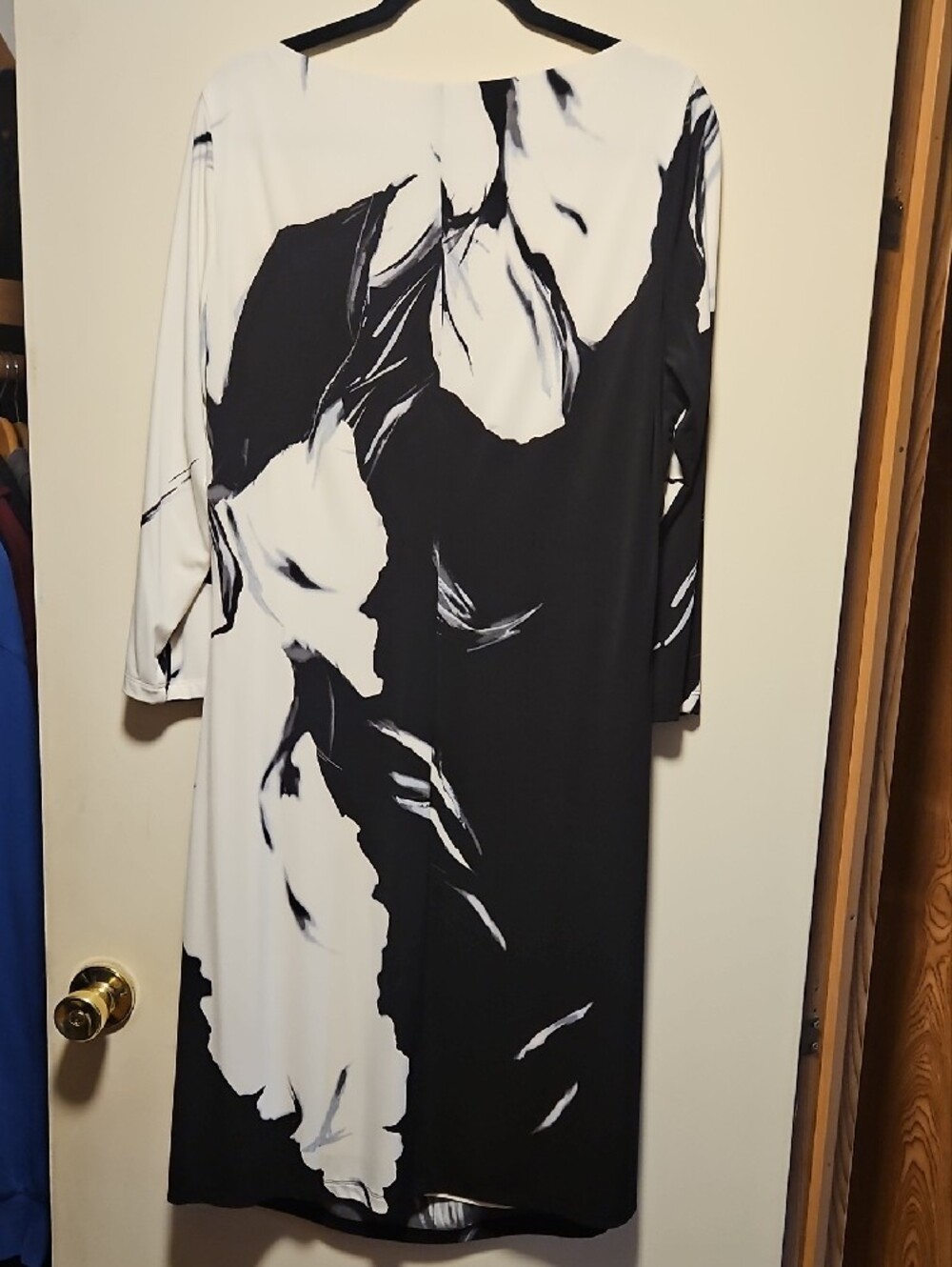 Lauren Ralph Lauren Black & White Long Sleeve Draped Floral-Print Midi Dress - Picture 3 of 3